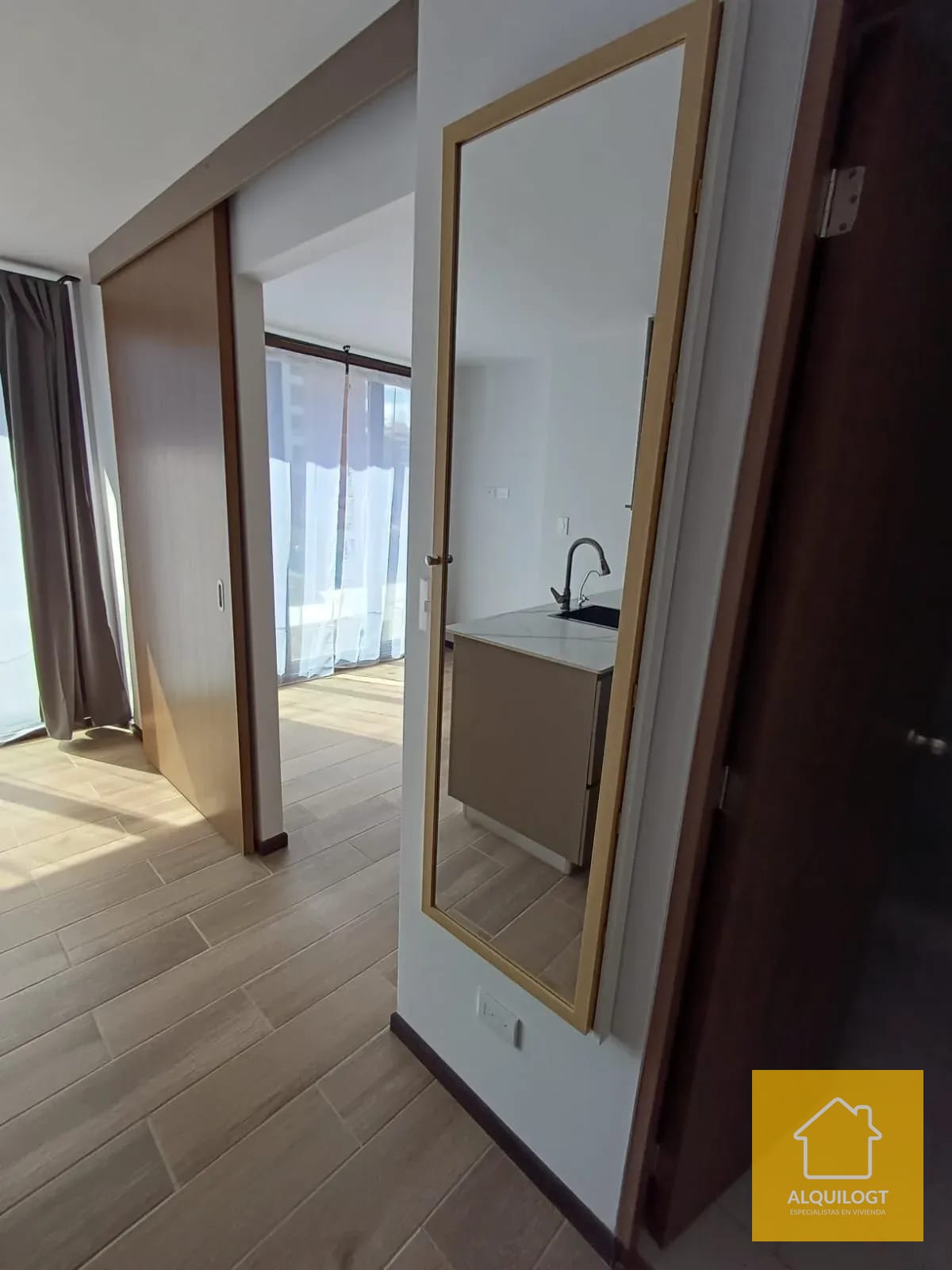 Apartamento Cerca de Oakland y la Estación Zona 10 de 1 Hab AGT2997 — Apartamento en Alquiler en Biko, Zona 10, Guatemala, Ciudad — foto 10 de 13