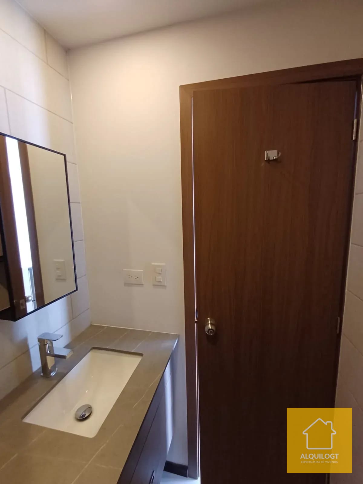 Apartamento Cerca de Oakland y la Estación Zona 10 de 1 Hab AGT2997 — Apartamento en Alquiler en Biko, Zona 10, Guatemala, Ciudad — foto 12 de 13
