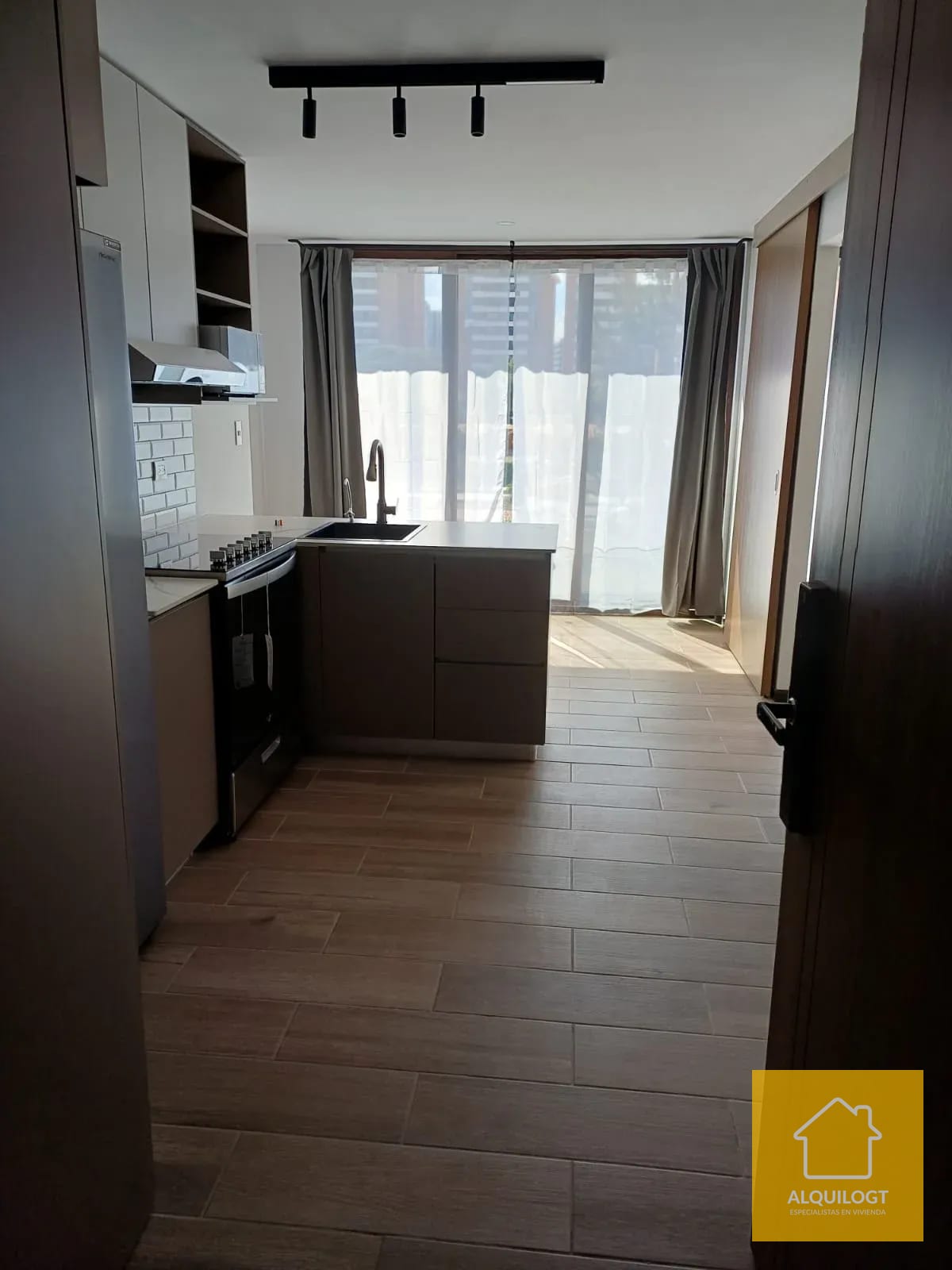 Apartamento Cerca de Oakland y la Estación Zona 10 de 1 Hab AGT2997 — Apartamento en Alquiler en Biko, Zona 10, Guatemala, Ciudad — foto 3 de 13