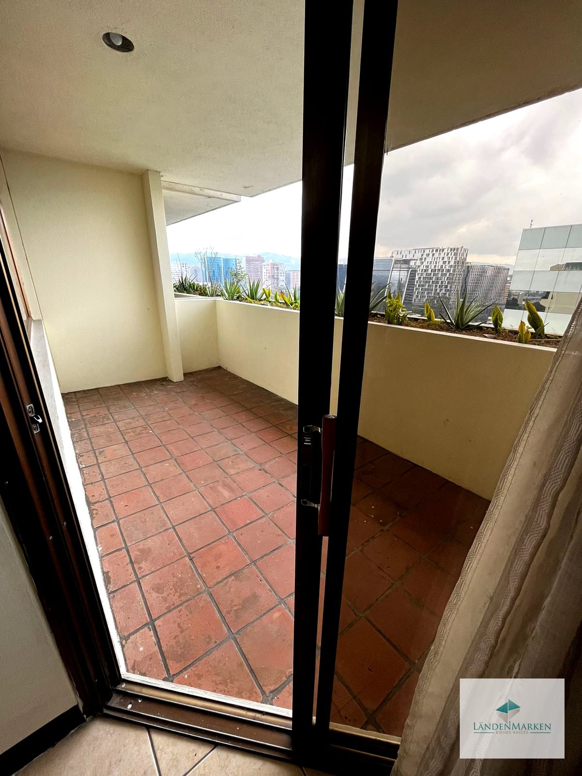 Alquiler de Amplio Apartamento en Zona 10 — Apartamento en Alquiler en Zona 10, Guatemala, Ciudad — foto 12 de 17