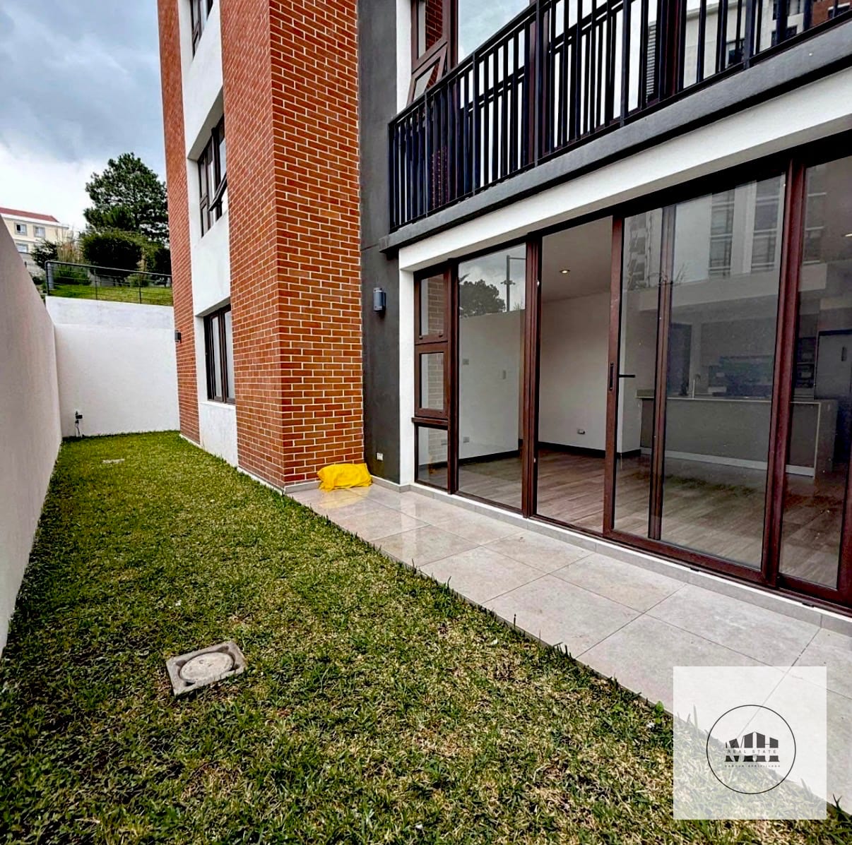 Apartamento con jardin — Apartamento en Alquiler en San Isidro 20/21, Zona 16, Guatemala, Ciudad — foto 1 de 15