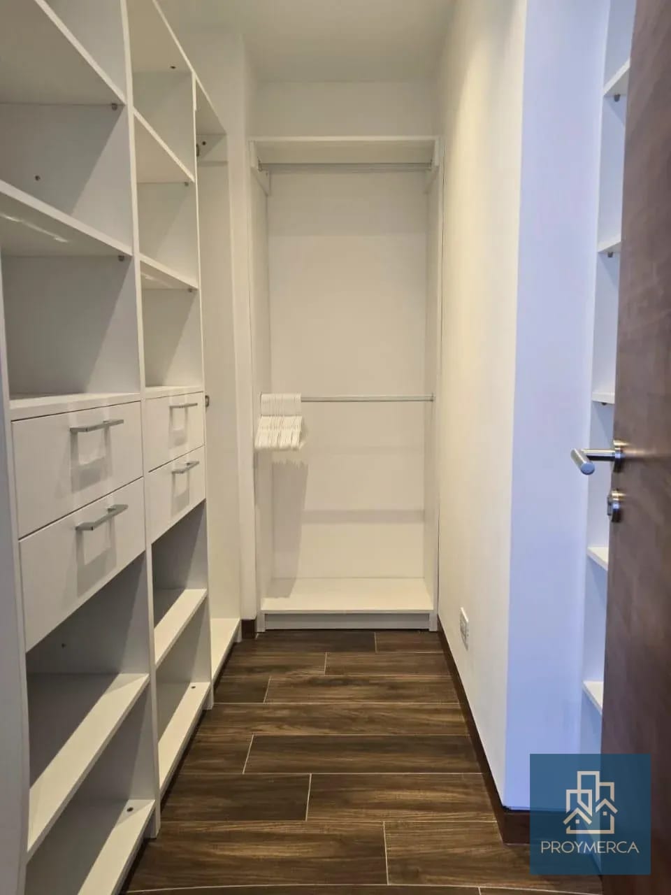 Apartamento amueblado en alquiler, Edificio AVIA, Zona 10 — Apartamento en Alquiler en Avia, Zona 10, Guatemala, Ciudad — foto 8 de 11