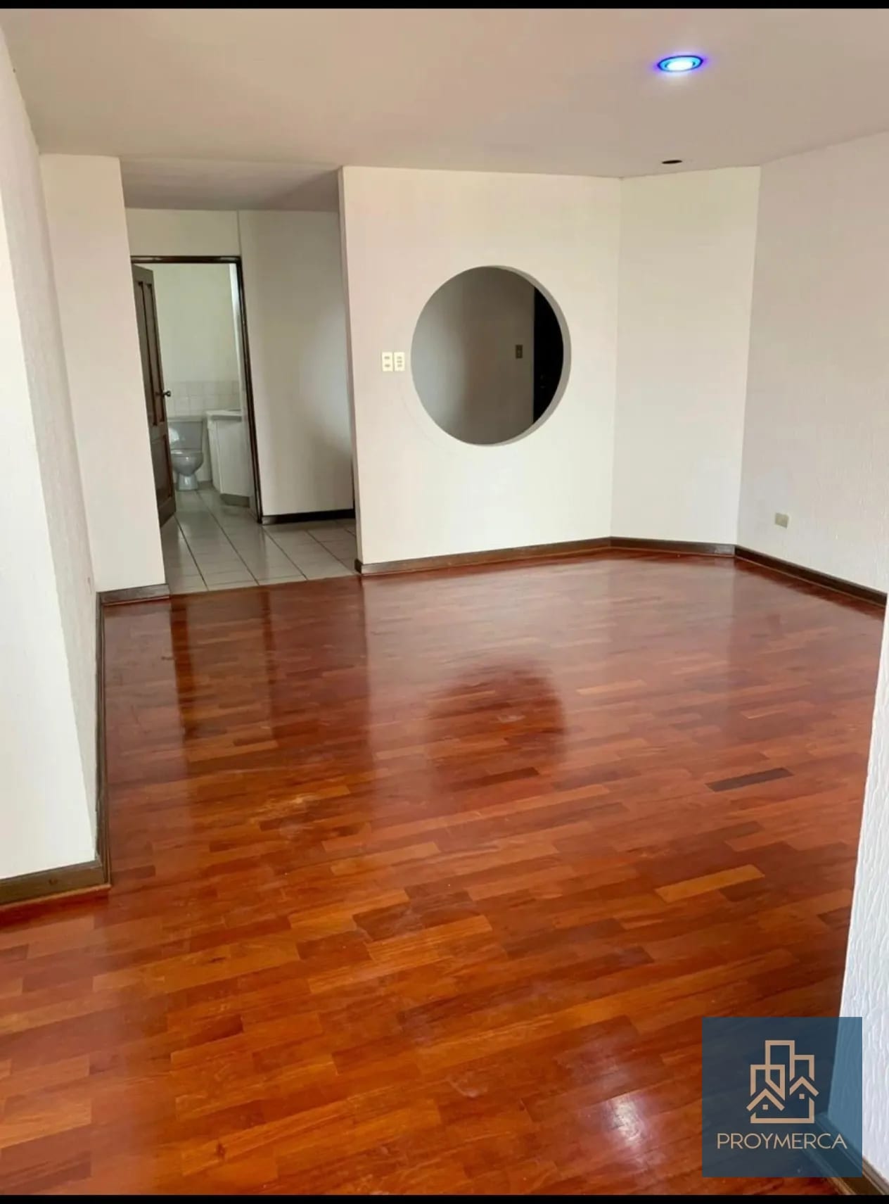 Apartamento Grande en alquiler zona 14 — Apartamento en Alquiler en Zona 14, Guatemala, Ciudad — foto 4 de 10