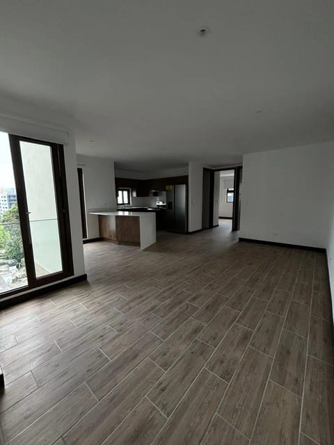 Rento apartamento en Zona 10 CERCA DE OAKLAND MALL — Apartamento en Alquiler en Marques de Oakland, Zona 10, Guatemala, Ciudad — foto 9 de 16