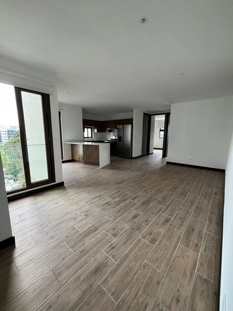 Rento apartamento en Zona 10 CERCA DE OAKLAND MALL — Apartamento en Alquiler en Marques de Oakland, Zona 10, Guatemala, Ciudad — foto 13 de 16