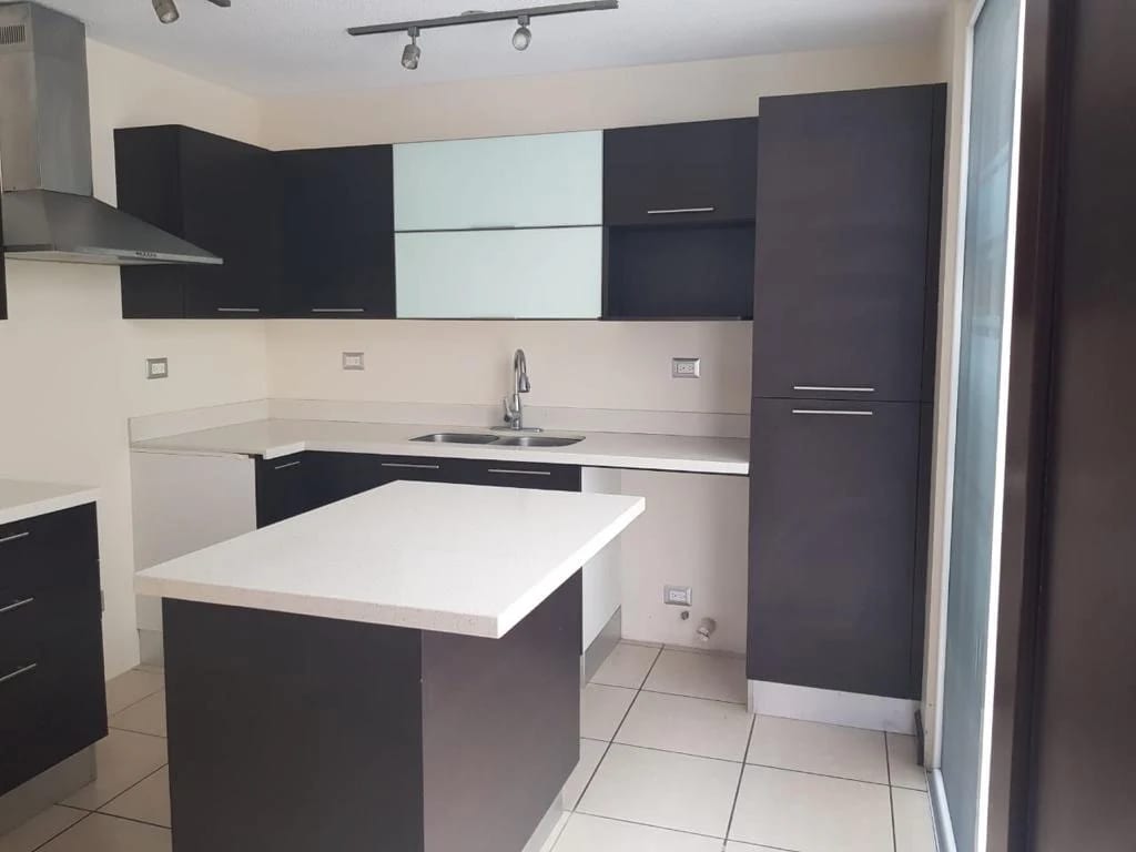 Rento casa en Zona 16 SAN ISIDRO CONDOMINIO EXCLUSIVO — Casa en Alquiler en Ensenada de San Isidro, Zona 16, Guatemala, Ciudad — foto 14 de 16