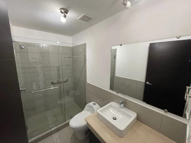Rento apartamento en Zona 14 EDIFICIO CON PISCINA, GYM Y AREAS VERDES — Apartamento en Alquiler en Attica, Zona 14, Guatemala, Ciudad — foto 14 de 17