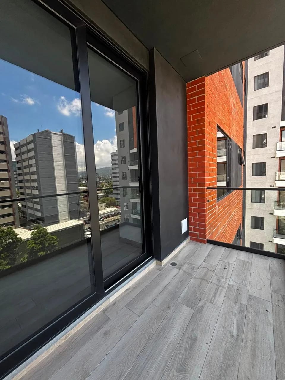 Apartamento en Renta en Zona 10 EDIFICIO FERRE DIEZ Z.10 — Apartamento en Alquiler en Ferré Diez, Zona 10, Guatemala, Ciudad — foto 7 de 17