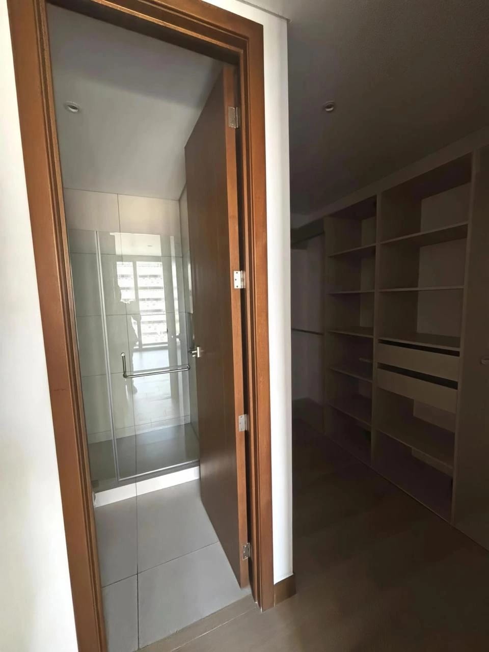 Apartamento en Renta en Zona 10 EDIFICIO FERRE DIEZ Z.10 — Apartamento en Alquiler en Ferré Diez, Zona 10, Guatemala, Ciudad — foto 13 de 17