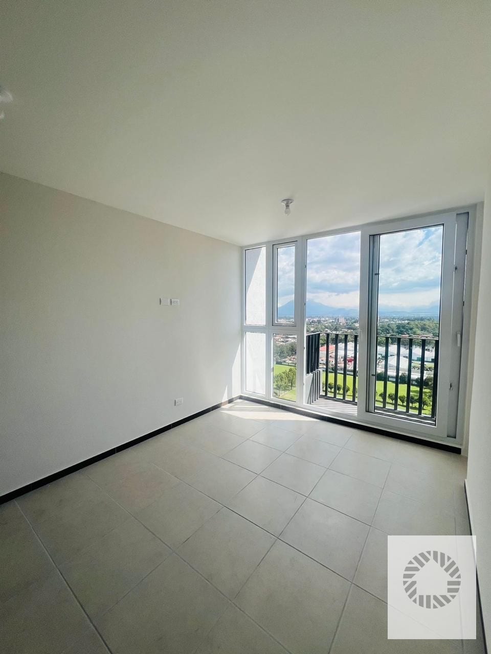 Bonito Apartamento en nivel alto — Apartamento en Alquiler en Parque San Jorge, Zona 11, Guatemala, Ciudad — foto 5 de 12