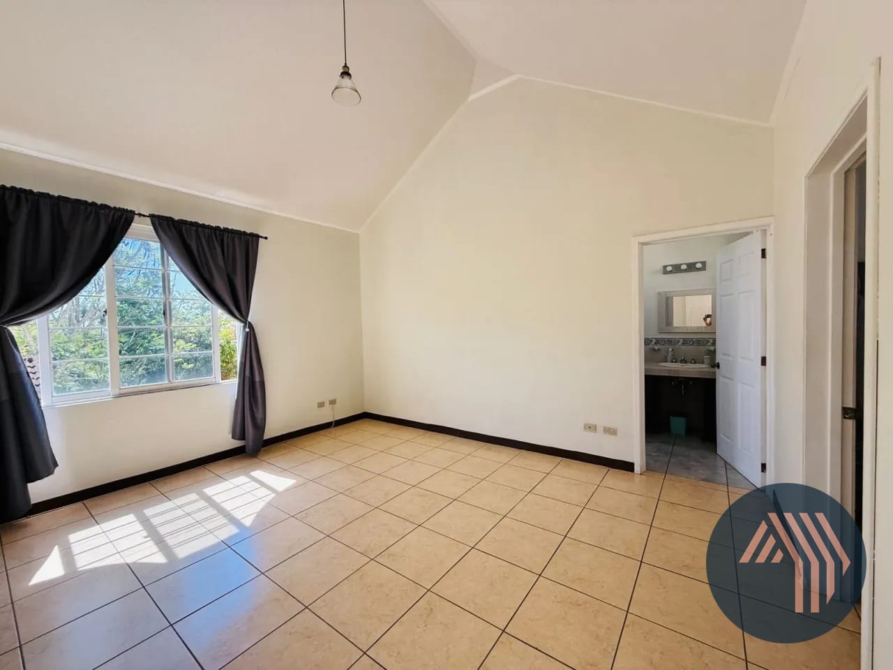 Venta de Amplia Casa - Cond. Entreverdes, Fraijanes — Casa en Venta en Entreverdes, Carretera a El Salvador, Guatemala, Ciudad — foto 15 de 15