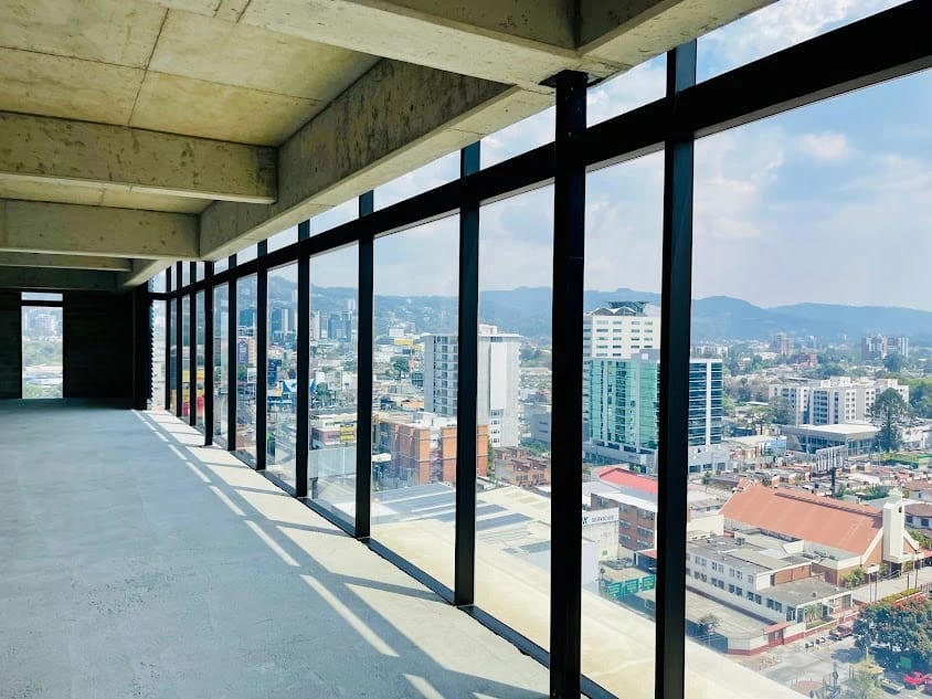 Amplia Oficina en Alquiler Edificio 01010 — Oficina en Alquiler en Edificio 01010 (Cero Diez Diez), Zona 10, Guatemala, Ciudad — foto 7 de 11