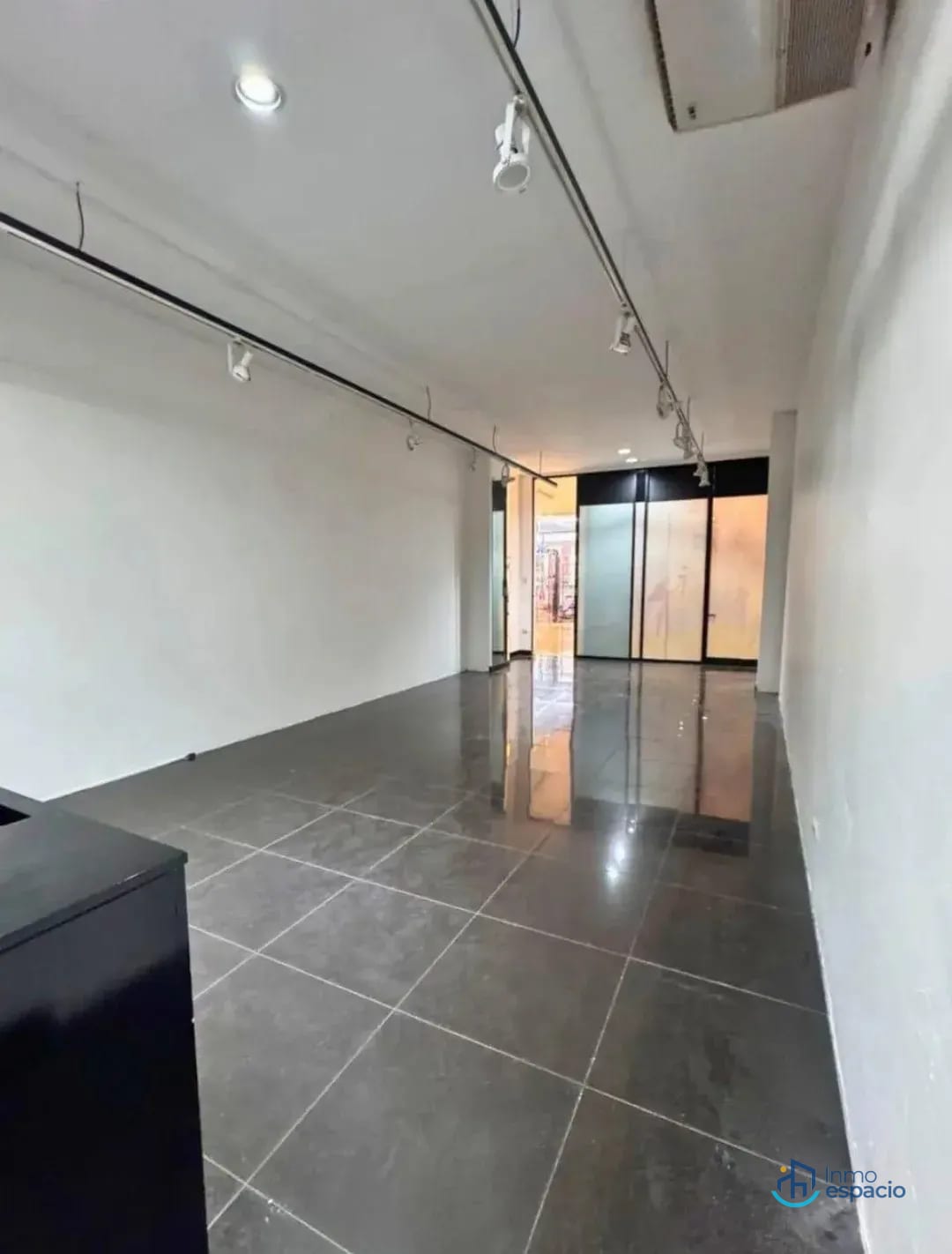 🏢 Local Comercial en Venta – Zona 10 (copia) — Local en Venta en Zona 10, Guatemala, Ciudad — foto 4 de 8