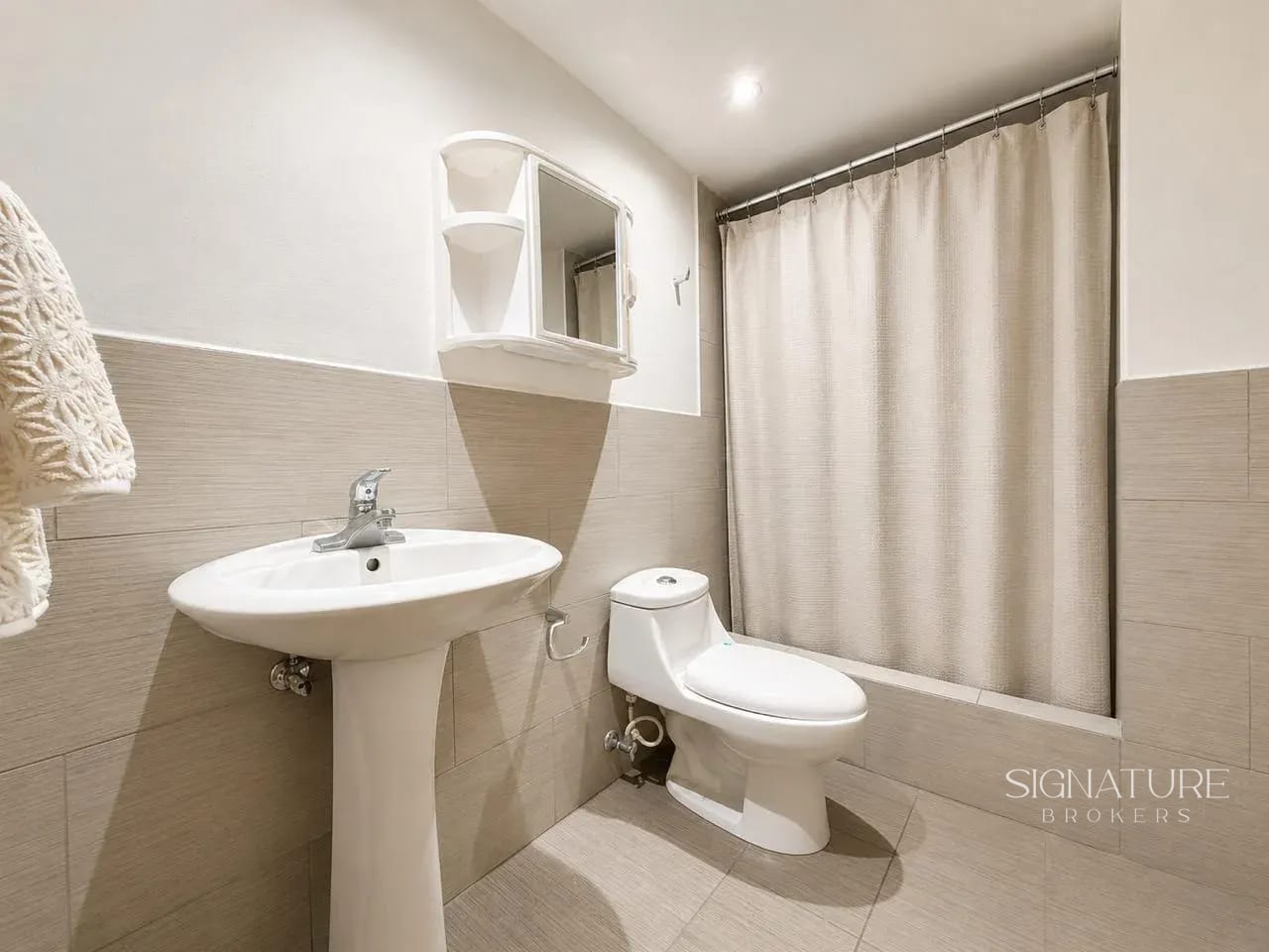 Apartamento amueblado en renta - Condado La Villa, zona 14 — Apartamento en Alquiler en Zona 14, Guatemala, Ciudad — foto 1 de 10