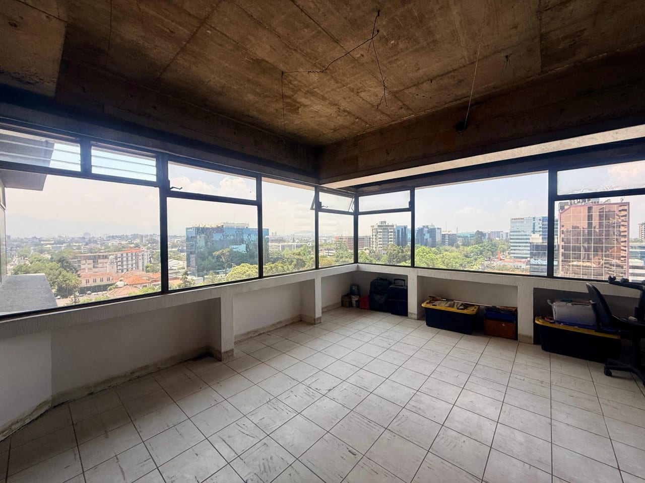 Vendo oficina en edificio Reforma Montufar zona 10 — Oficina en Venta en Zona 10, Guatemala, Ciudad — foto 5 de 7
