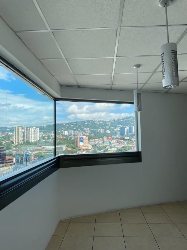 Oficina en venta o renta edificio Torino — Oficina en Venta en Zona 10, Guatemala, Ciudad — foto 1 de 12
