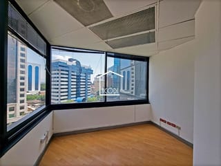 Oficina en Zona 10 — Oficina en Alquiler en Zona 10, Guatemala, Ciudad — miniatura 1 de 3