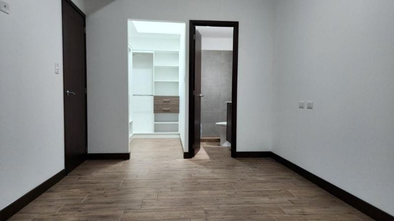 Apartamento en renta en Casalini Diagonal 6 zona 10 — Apartamento en Alquiler en Zona 10, Guatemala, Ciudad — foto 5 de 11