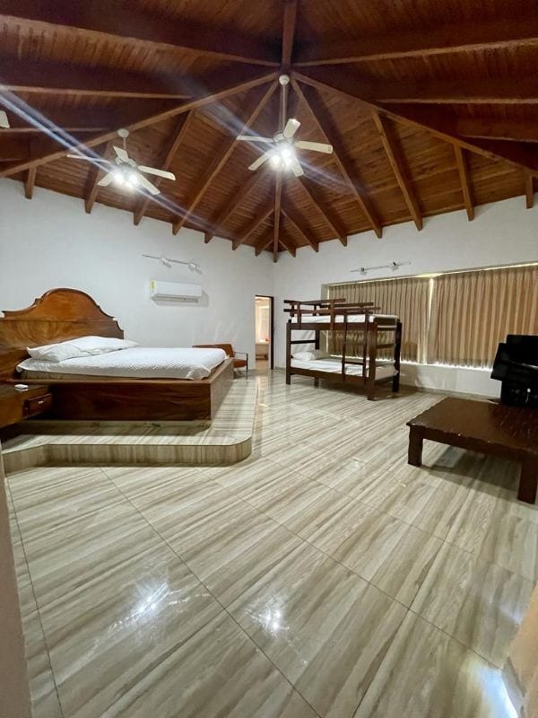 Chalet Likin — Casa vacacional en Alquiler en Likin, Puerto Quetzal, Escuintla — foto 1 de 11