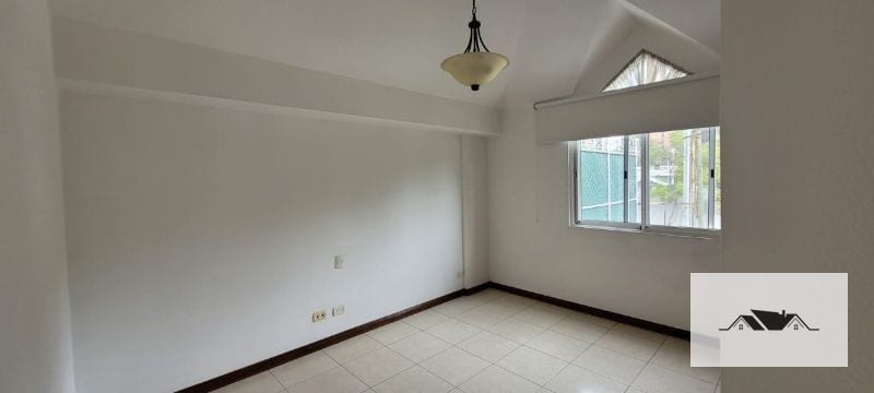 En Renta Casa Zona 14 325 mts2 — Casa en Alquiler en La Cañada, Zona 14, Guatemala, Ciudad — foto 8 de 17