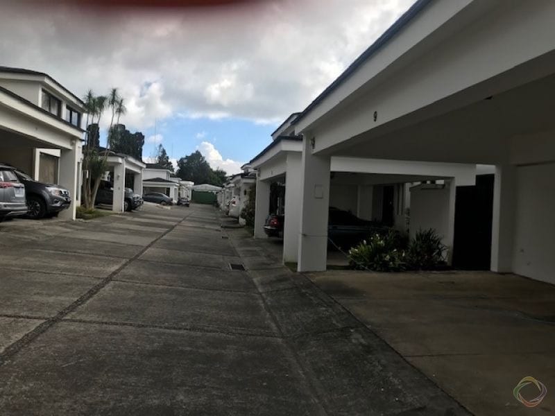 Casa en venta Arrazola entrada a Olmeca — Casa en Venta en Carretera a El Salvador, Guatemala, Ciudad — foto 1 de 17