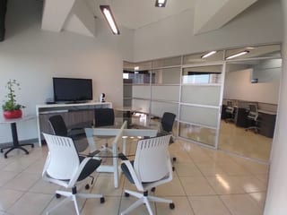 Oficina de 115m2 en Design Center, Zona 10 — Oficina en Alquiler en Zona 10, Guatemala, Ciudad — miniatura 4 de 8