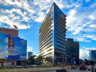 Oficina de 115m2 en Design Center, Zona 10 — Oficina en Alquiler en Zona 10, Guatemala, Ciudad — miniatura 1 de 8