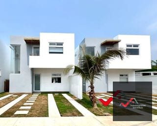 Casas Vacacionales en Venta Cerca del Paredón a 1km de Juan Gaviota Completamente Amuebladas — Casa vacacional en Venta en Sipacate, Escuintla — miniatura 1 de 12