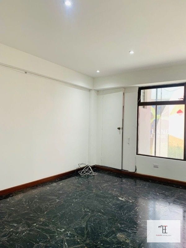 Oficina en venta zona 10 sobre diagonal 6 frente a Oakland Place — Oficina en Venta en Zona 10, Guatemala, Ciudad — foto 1 de 13