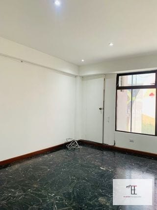 Oficina en venta zona 10 sobre diagonal 6 frente a Oakland Place — Oficina en Venta en Zona 10, Guatemala, Ciudad — miniatura 1 de 13