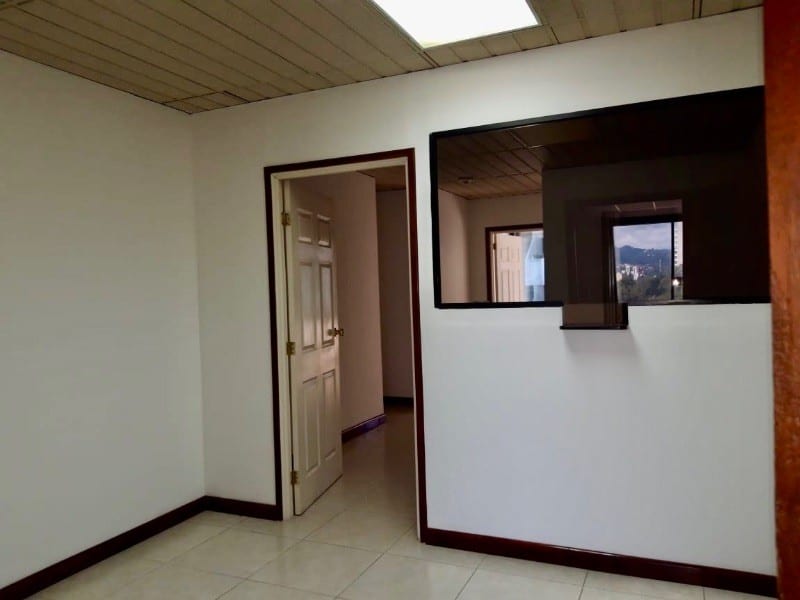 Oficina en renta en Edificio Murano Center zona 10 — Oficina en Alquiler en Zona 10, Guatemala, Ciudad — foto 3 de 7