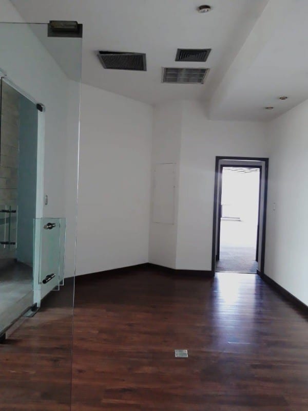 Oficina en renta ubicada en Murano Center zona 10 — Oficina en Alquiler en Murano Center, Zona 10, Guatemala, Ciudad — foto 6 de 11