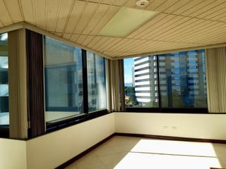 Oficina en renta en Edificio Murano Center zona 10 — Oficina en Alquiler en Zona 10, Guatemala, Ciudad — miniatura 1 de 7