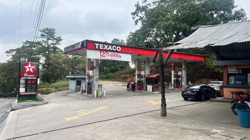 Venta de Gasolinera en San Juan Sacatepequez — Edificio en Venta en San Juan Sacatepéquez, Sacatepéquez — foto 1 de 12