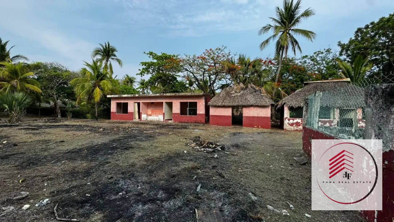 Se Vende Terreno Grande con una Pequeña Construcción en Monterrico Hawái a 70 Metros de la Orilla de la Playa. — Terreno en Venta en Hawaii, Santa Rosa — foto 1 de 4