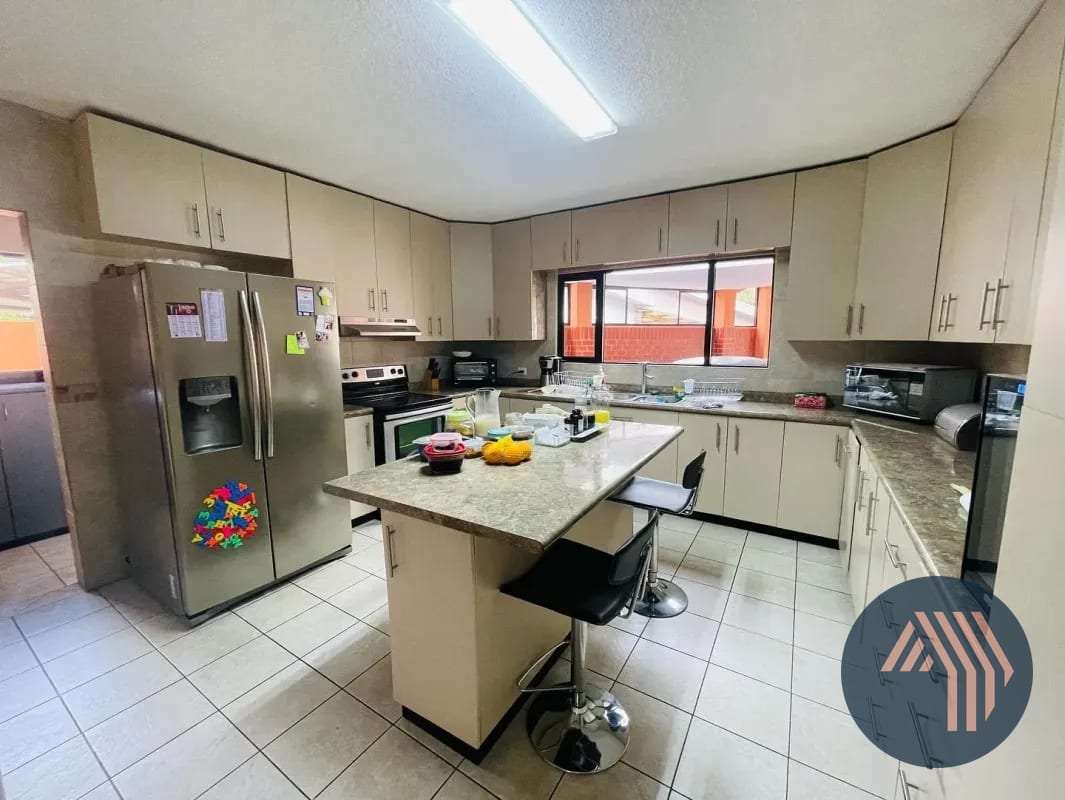 Venta de Linda Casa - el Horizonte, KM 15.8 Carretera al Salvador — Casa en Venta en El Horizonte, Carretera a El Salvador, Guatemala, Ciudad — foto 9 de 10