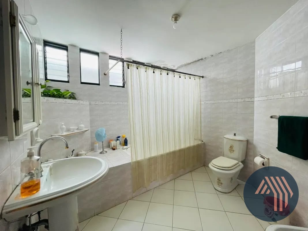Venta de Amplia Casa - Colinas de Andalucía, KM 16.5 CES — Casa en Venta en Colinas De Andalucia, Carretera a El Salvador, Guatemala, Ciudad — foto 10 de 10