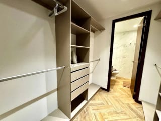 Apartamento amueblado 3 dormitorios y cuarto de servicios, zona 10 — Apartamento en Alquiler en Zona 10, Guatemala, Ciudad — miniatura 4 de 14
