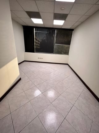 Amplia Oficina Europlaza — Oficina en Alquiler en Europlaza, Zona 14, Guatemala, Ciudad — miniatura 10 de 11