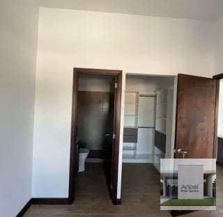 CASALINI DIAGONAL Apartamento 2 Dormitorios cada uno con baño, balcón y walk in closet Zona 10 — Apartamento en Alquiler en Casalini Diagonal 6, Zona 10, Guatemala, Ciudad — miniatura 5 de 11