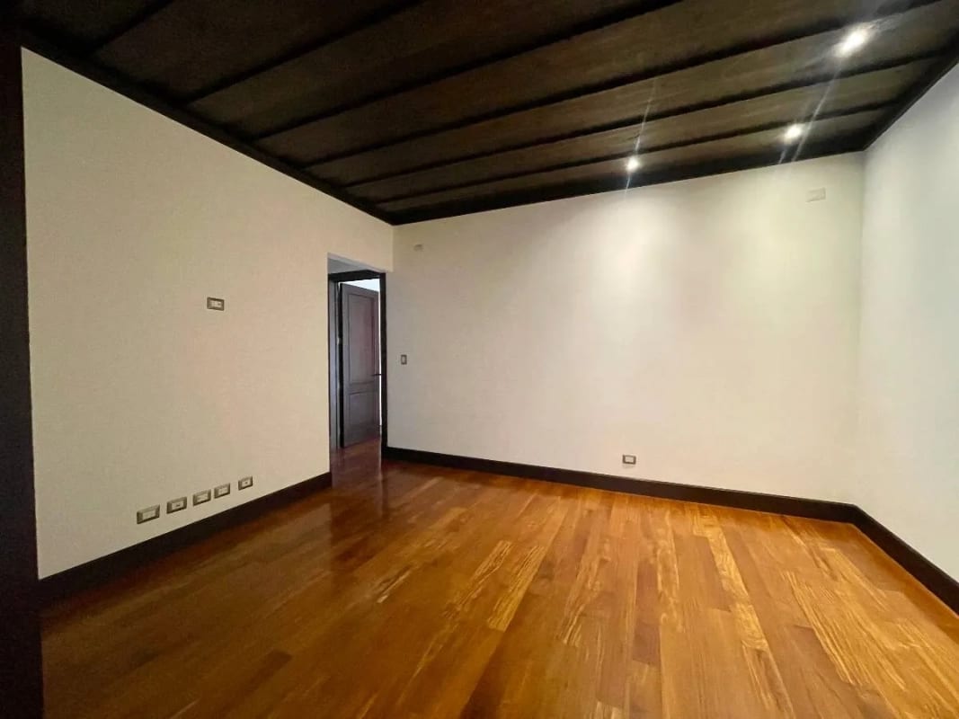 Apartamento Amplio Renta Muxb al Condominio Albereda de la Española 300 MTS2~3 Dormitorios , Sala Familiar ~ Dormitorio de Servicio 2 Parqueos $2,500 + Iva (no Se Aceptan Mascotas) — Apartamento en Alquiler en Muxbal, Guatemala, Ciudad — foto 12 de 12