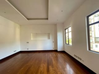 Apartamento Amplio Renta Muxb al Condominio Albereda de la Española 300 MTS2~3 Dormitorios , Sala Familiar ~ Dormitorio de Servicio 2 Parqueos $2,500 + Iva (no Se Aceptan Mascotas) — Apartamento en Alquiler en Muxbal, Guatemala, Ciudad — miniatura 11 de 12