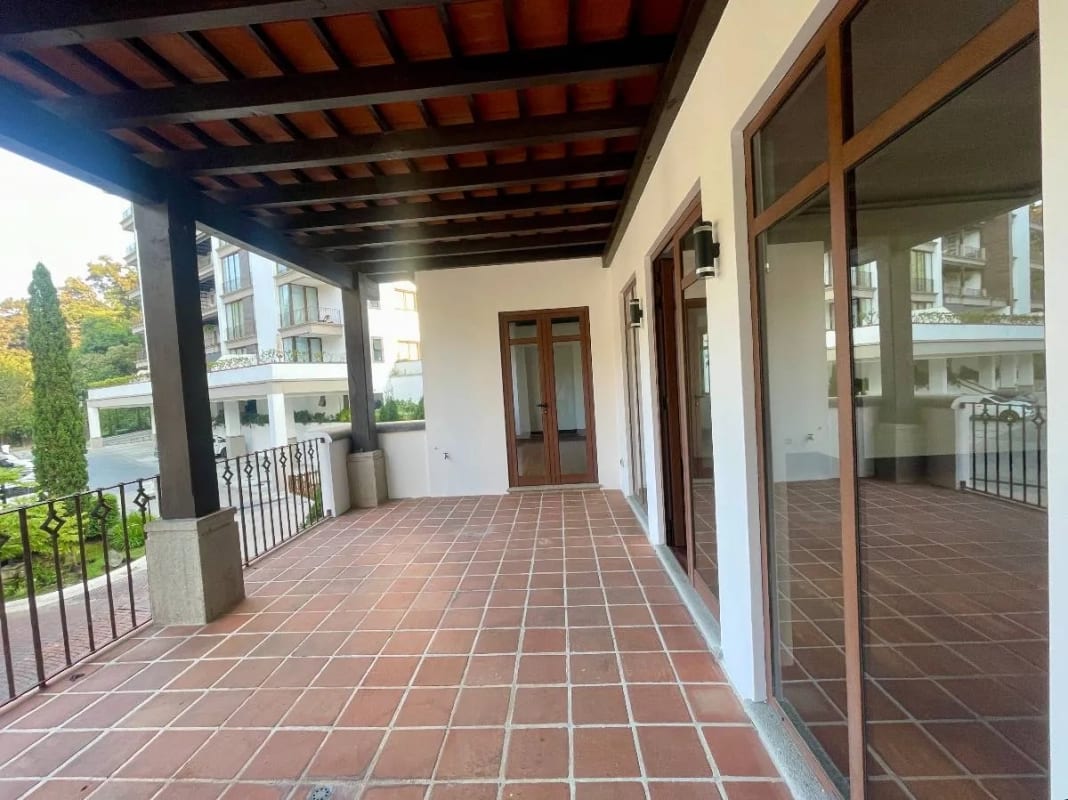Apartamento Amplio Renta Muxb al Condominio Albereda de la Española 300 MTS2~3 Dormitorios , Sala Familiar ~ Dormitorio de Servicio 2 Parqueos $2,500 + Iva (no Se Aceptan Mascotas) — Apartamento en Alquiler en Muxbal, Guatemala, Ciudad — foto 1 de 12