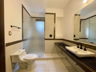 Apartamento Amplio Renta Muxb al Condominio Albereda de la Española 300 MTS2~3 Dormitorios , Sala Familiar ~ Dormitorio de Servicio 2 Parqueos $2,500 + Iva (no Se Aceptan Mascotas) — Apartamento en Alquiler en Muxbal, Guatemala, Ciudad — miniatura 9 de 12