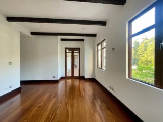 Apartamento Amplio Renta Muxb al Condominio Albereda de la Española 300 MTS2~3 Dormitorios , Sala Familiar ~ Dormitorio de Servicio 2 Parqueos $2,500 + Iva (no Se Aceptan Mascotas) — Apartamento en Alquiler en Muxbal, Guatemala, Ciudad — miniatura 6 de 12
