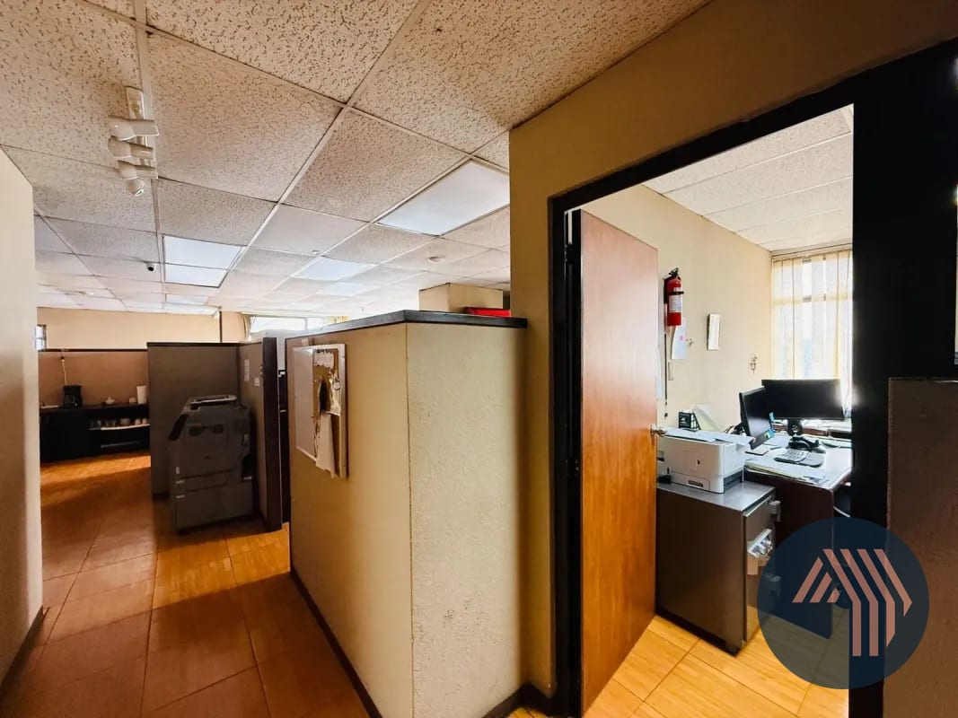 Alquiler de Amplia Oficina 200MT2 - Reforma Montufar, Zona 10 — Oficina en Alquiler en Reforma Montúfar, Zona 10, Guatemala, Ciudad — foto 10 de 14