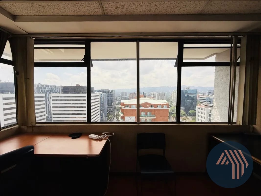 Alquiler de Amplia Oficina 200MT2 - Reforma Montufar, Zona 10 — Oficina en Alquiler en Reforma Montúfar, Zona 10, Guatemala, Ciudad — foto 7 de 14