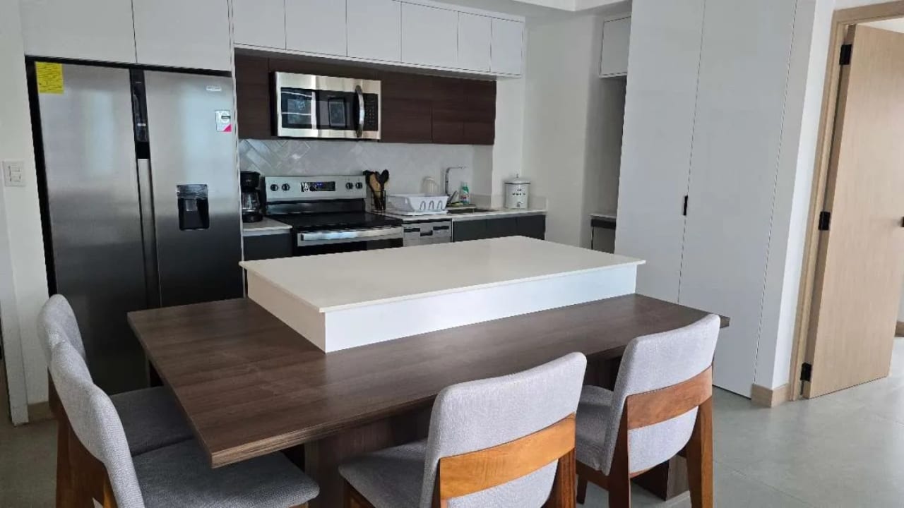 BONADIEZ, Z10. Apartamento amueblado y equipado en renta — Apartamento en Alquiler en Bonadiez, Zona 10, Guatemala, Ciudad — foto 1 de 13