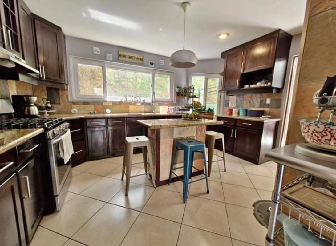 Casa en renta y venta Kanajuyu zona 16 (fuera de garita) — Casa en Venta en Zona 16, Guatemala, Ciudad — foto 4 de 12