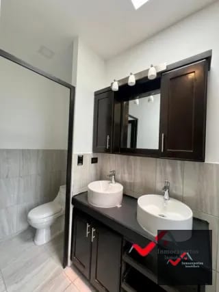 Casa en Venta Carretera Cristo Rey Piedra Parada, a 3 Minutos de el Pulte — Casa en Venta en Santa Catarina Pinula, Guatemala, Ciudad — miniatura 3 de 15